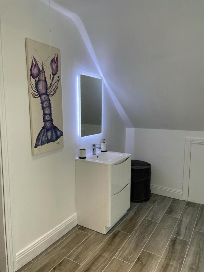 Captivating 1-Bed Apartment In Cloyne コーク エクステリア 写真