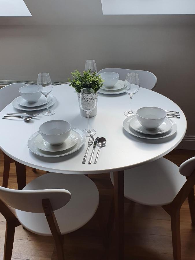 Captivating 1-Bed Apartment In Cloyne コーク エクステリア 写真