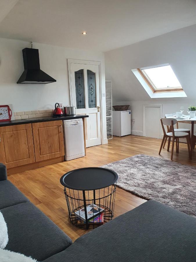 Captivating 1-Bed Apartment In Cloyne コーク エクステリア 写真