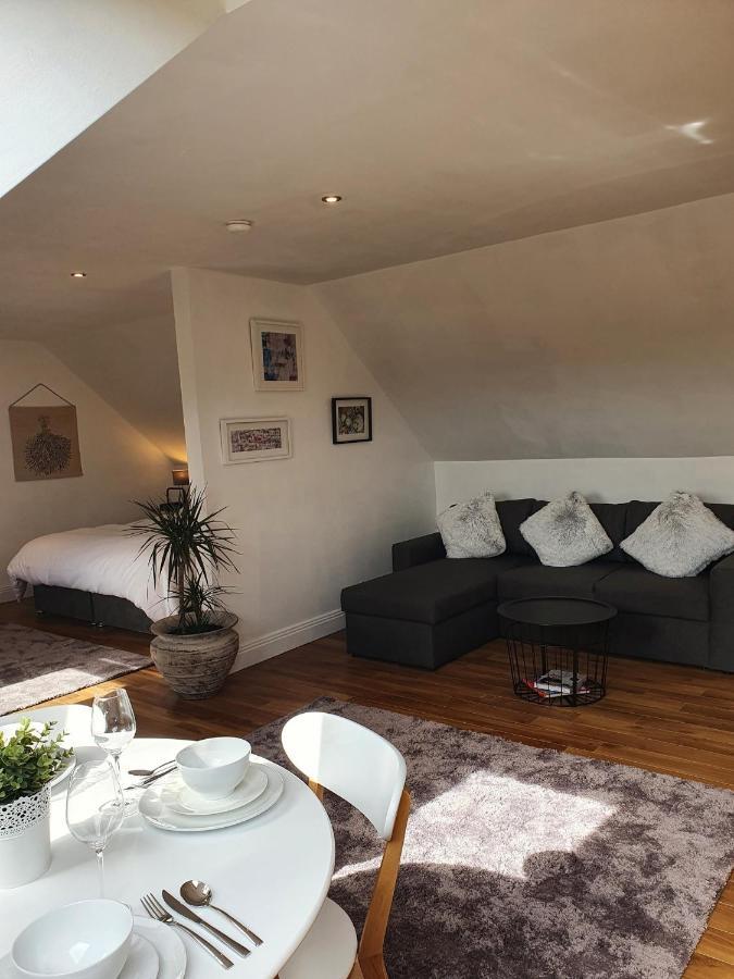 Captivating 1-Bed Apartment In Cloyne コーク エクステリア 写真